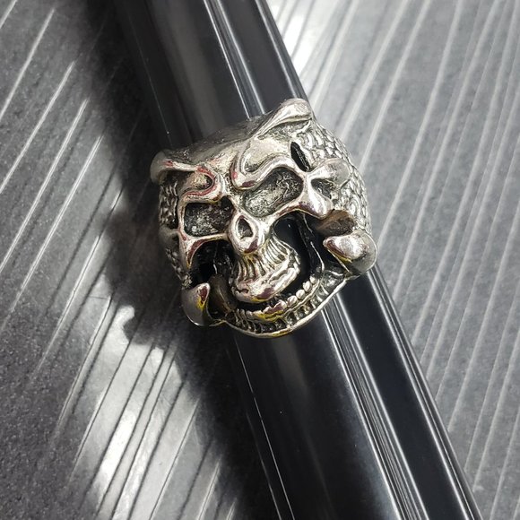 1/$10, 2/$15 -  Men's size 10 Silver-tone Skull Ring Fashion Jewelry - Picture 1 of 5